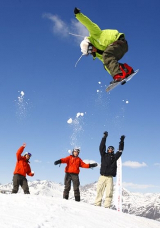  Salto snowboard 